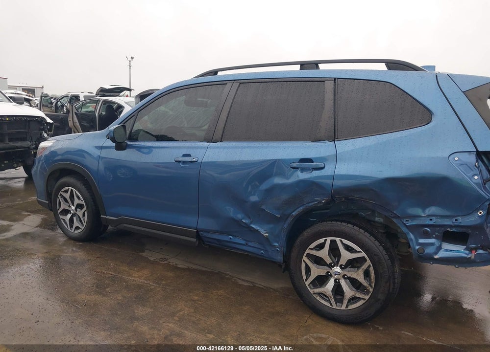 2020 SUBARU FORESTER PREMIUM VIN: JF2SKAJCXLH582388