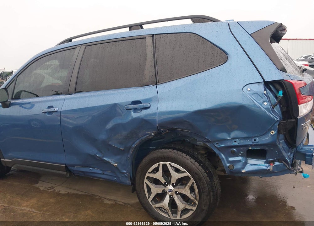 2020 SUBARU FORESTER PREMIUM VIN: JF2SKAJCXLH582388
