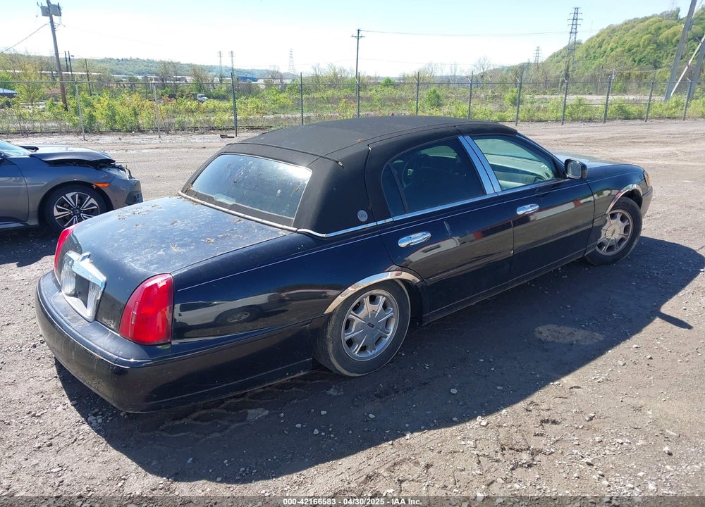 1999 LINCOLN TOWN CAR SIGNATURE VIN: 1LNHM82W5XY692755