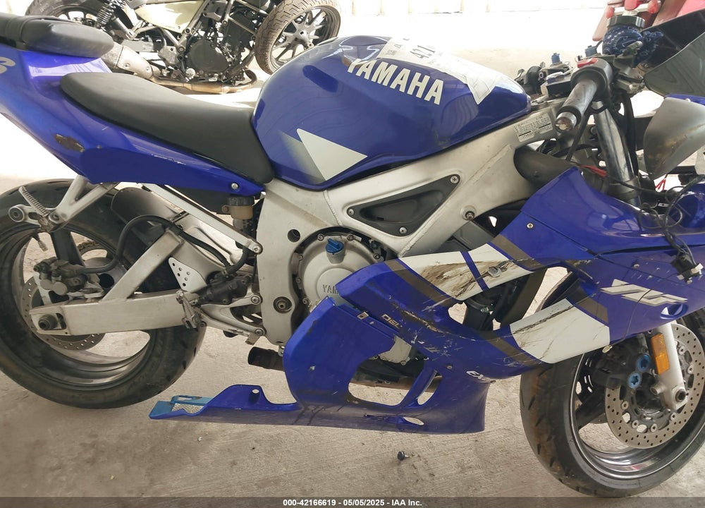 2000 YAMAHA YZFR6 L VIN: JYARJ04E2YA009813