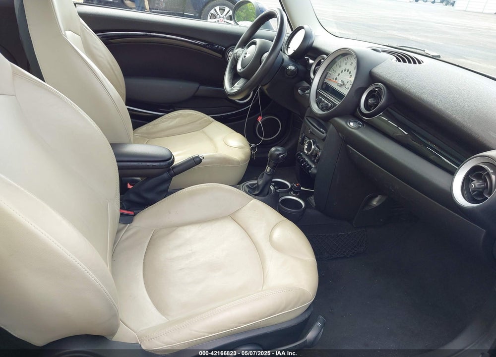 2013 MINI HARDTOP VIN: WMWSU3C56DT547099