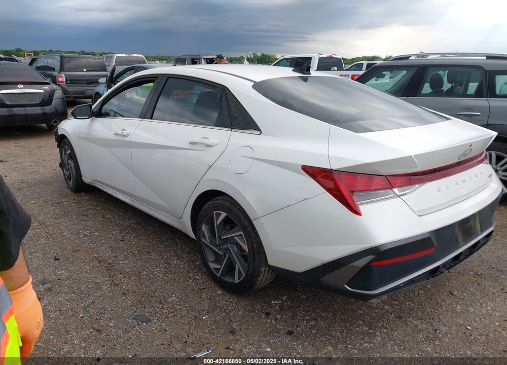 2024 HYUNDAI ELANTRA VIN: KMHLS4DG8RU770843