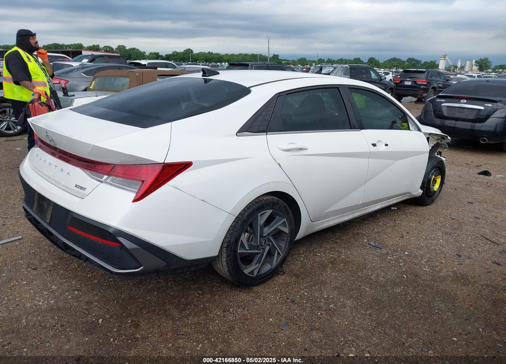 2024 HYUNDAI ELANTRA VIN: KMHLS4DG8RU770843