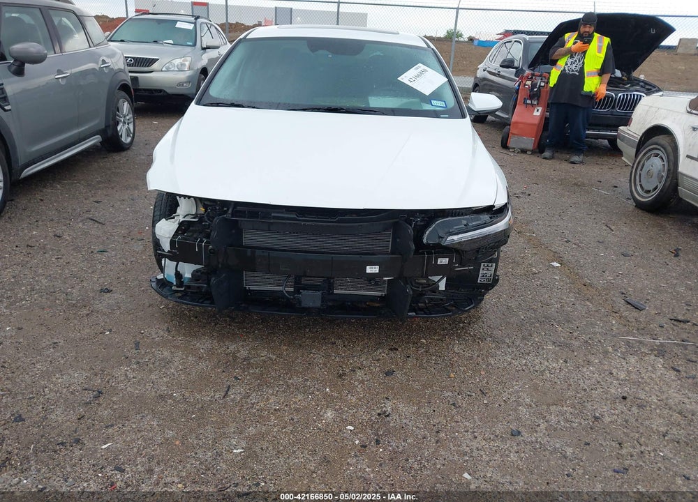 2024 HYUNDAI ELANTRA VIN: KMHLS4DG8RU770843