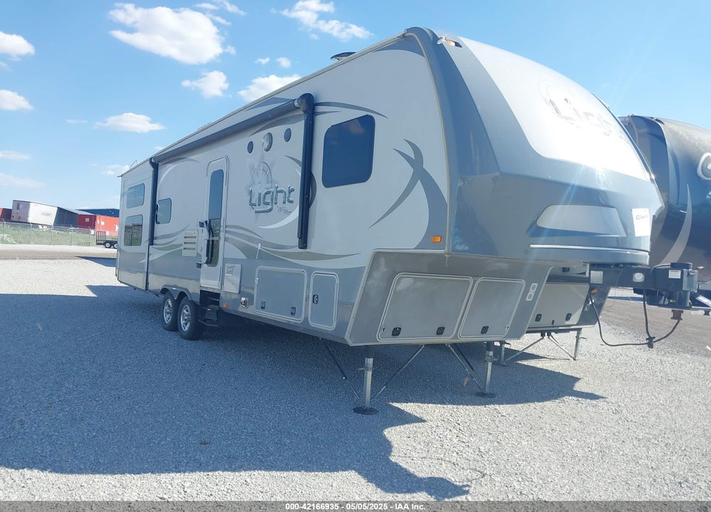 2015 HIGHLAND RIDGE FIFTH WHEEL TRAVEL TRAILER VIN: 58TFX3529F2017955