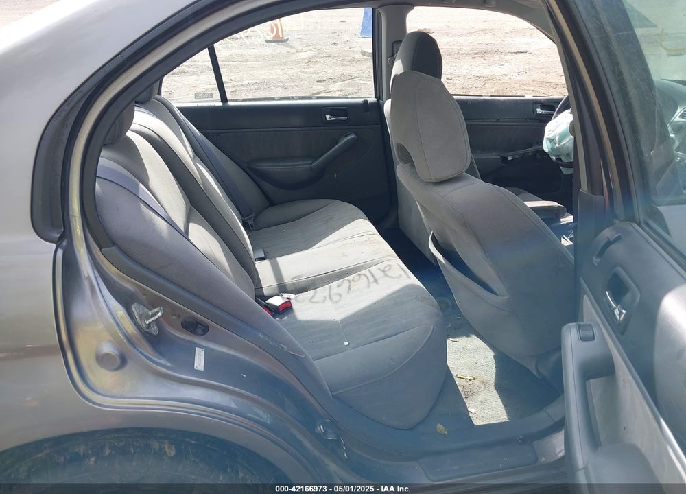 2004 HONDA CIVIC VIN: 1HGES16524L009748
