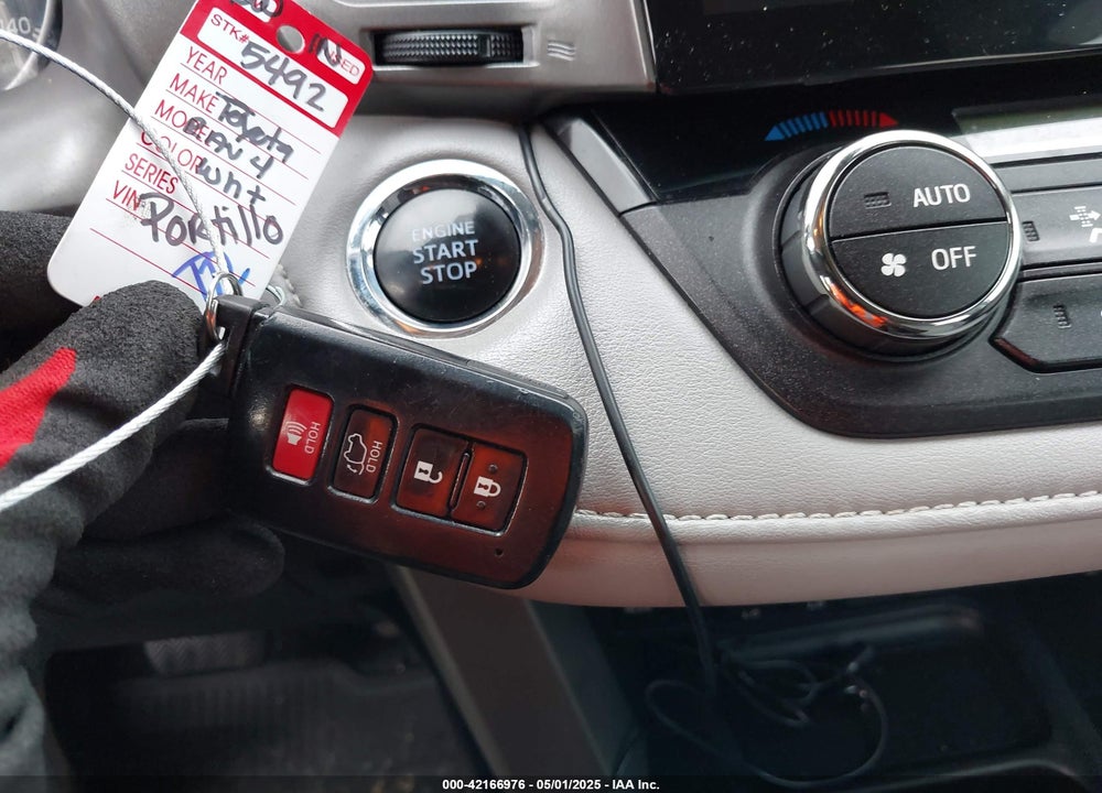 2018 TOYOTA RAV4 VIN: 2T3RFREV0JW823121