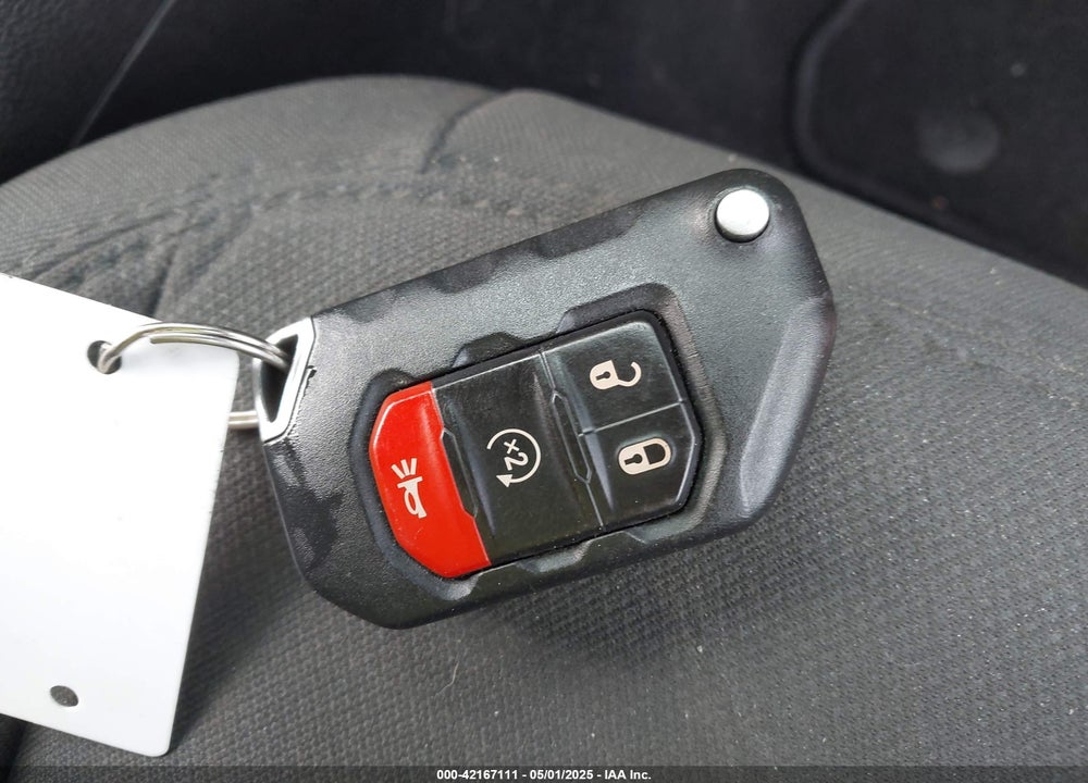 2019 JEEP WRANGLER UNLIMITED SAHARA VIN: 1C4HJXEGXKW579982