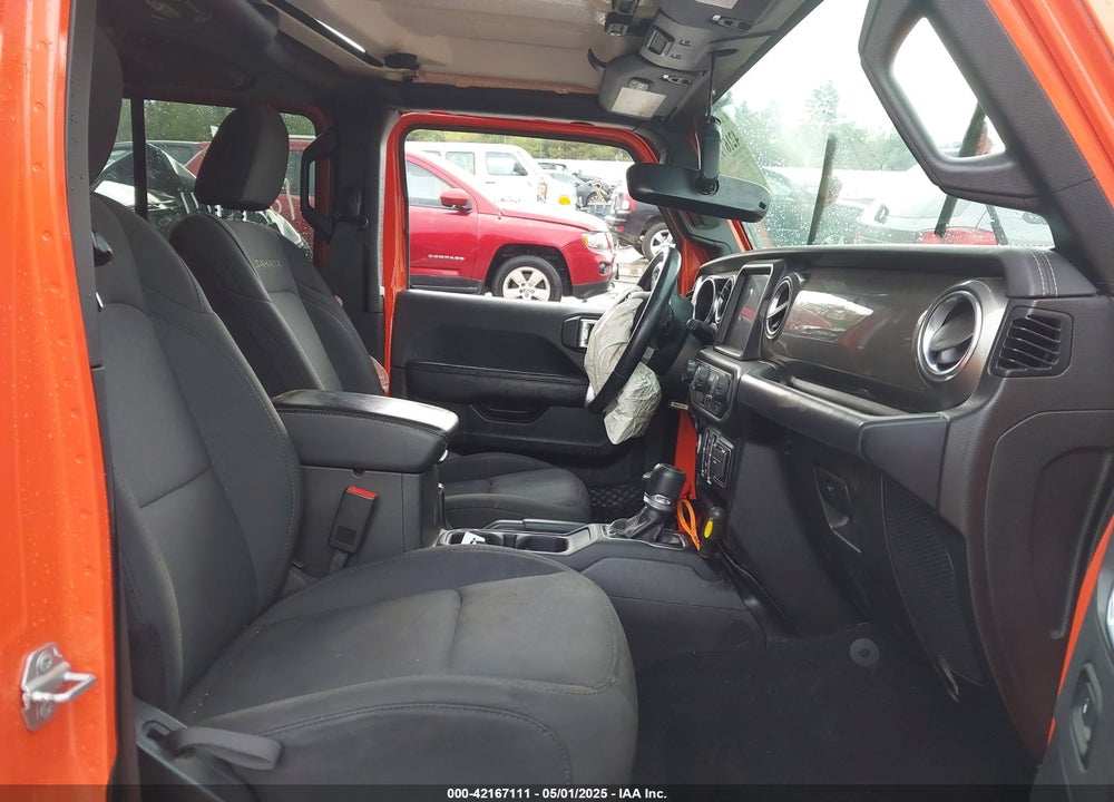 2019 JEEP WRANGLER UNLIMITED SAHARA VIN: 1C4HJXEGXKW579982