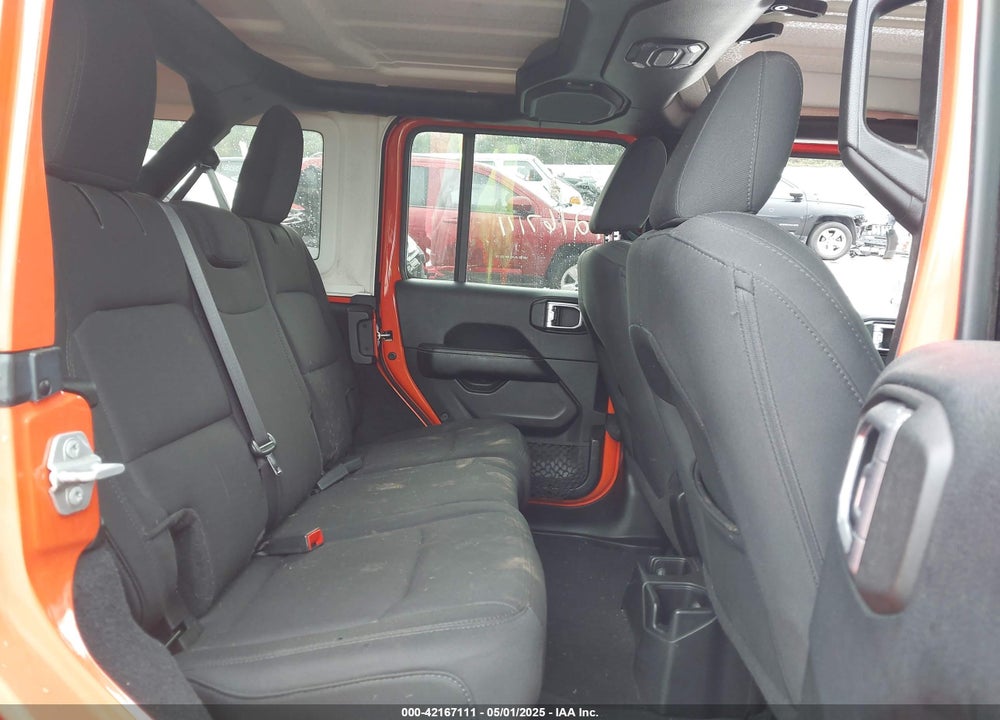 2019 JEEP WRANGLER UNLIMITED SAHARA VIN: 1C4HJXEGXKW579982