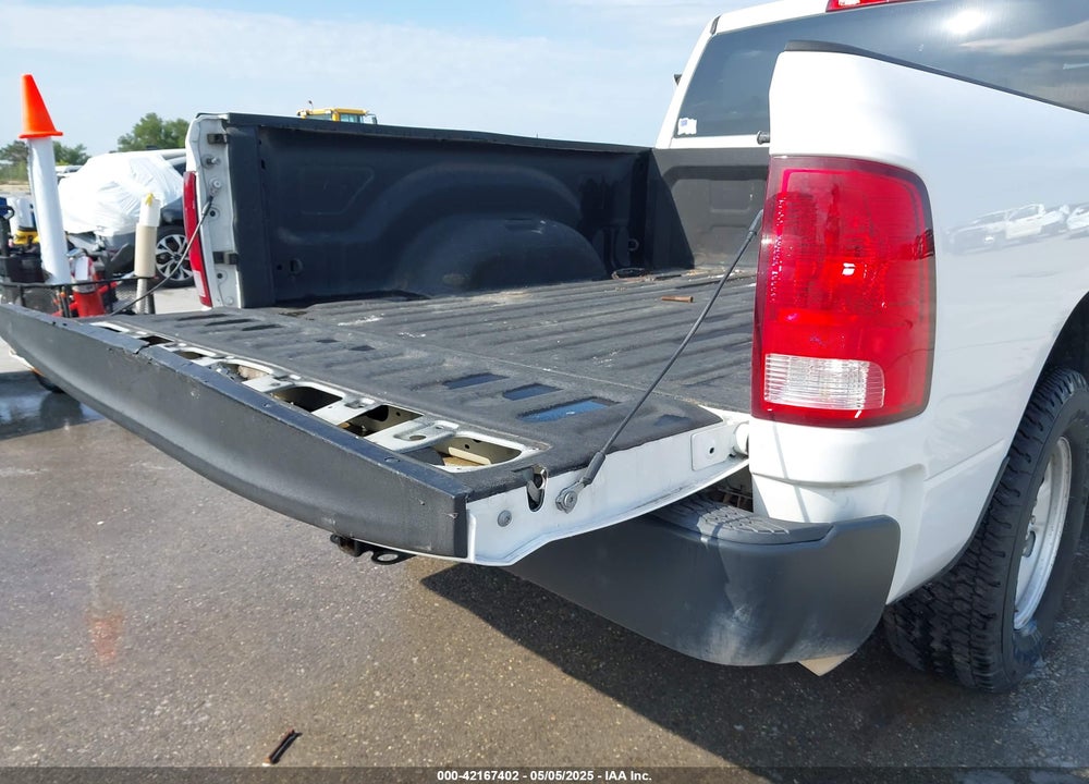 2019 RAM 1500 CLASSIC TRADESMAN 4X4 6'4 BOX VIN: 1C6RR7ST3KS688104