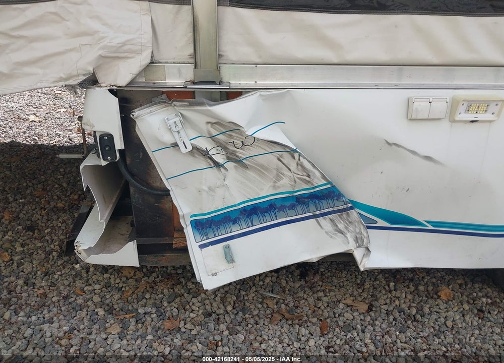 1996 FLEETWOOD CAMPER VIN: 4CP641H18T7200526