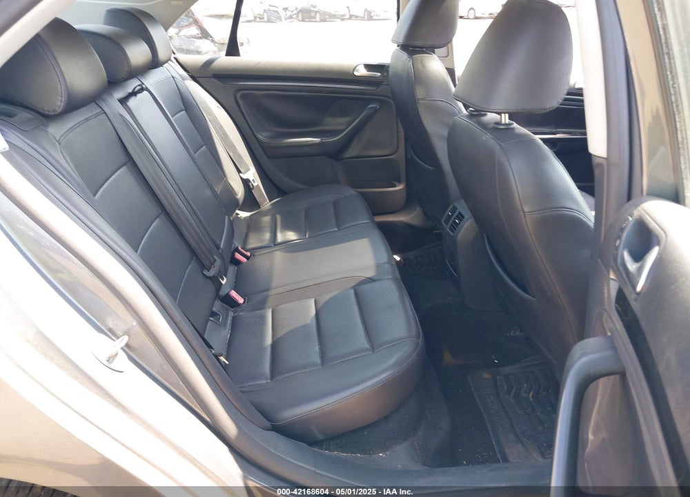 2010 VOLKSWAGEN JETTA VIN: 3VWRZ7AJXAM007966