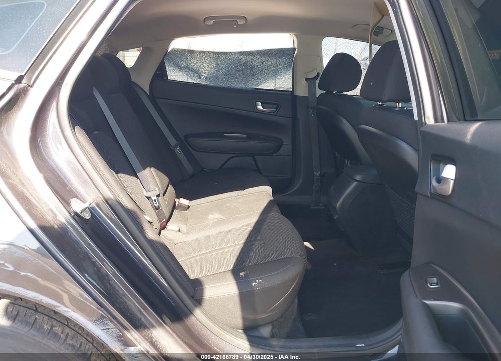 2019 KIA OPTIMA VIN: 5XXGT4L39KG288153
