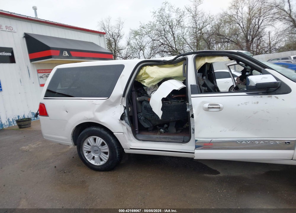 2014 LINCOLN NAVIGATOR L VIN: 5LMJJ3J5XEEL08664