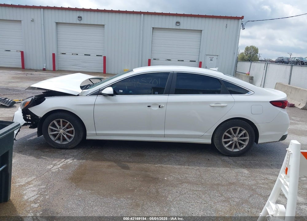 2018 HYUNDAI SONATA VIN: 5NPE24AF1JH608527