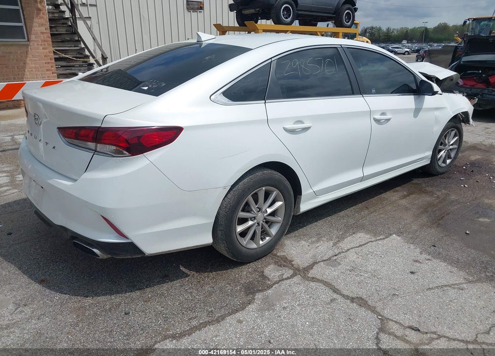2018 HYUNDAI SONATA VIN: 5NPE24AF1JH608527