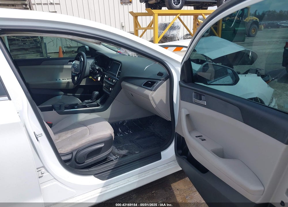 2018 HYUNDAI SONATA VIN: 5NPE24AF1JH608527