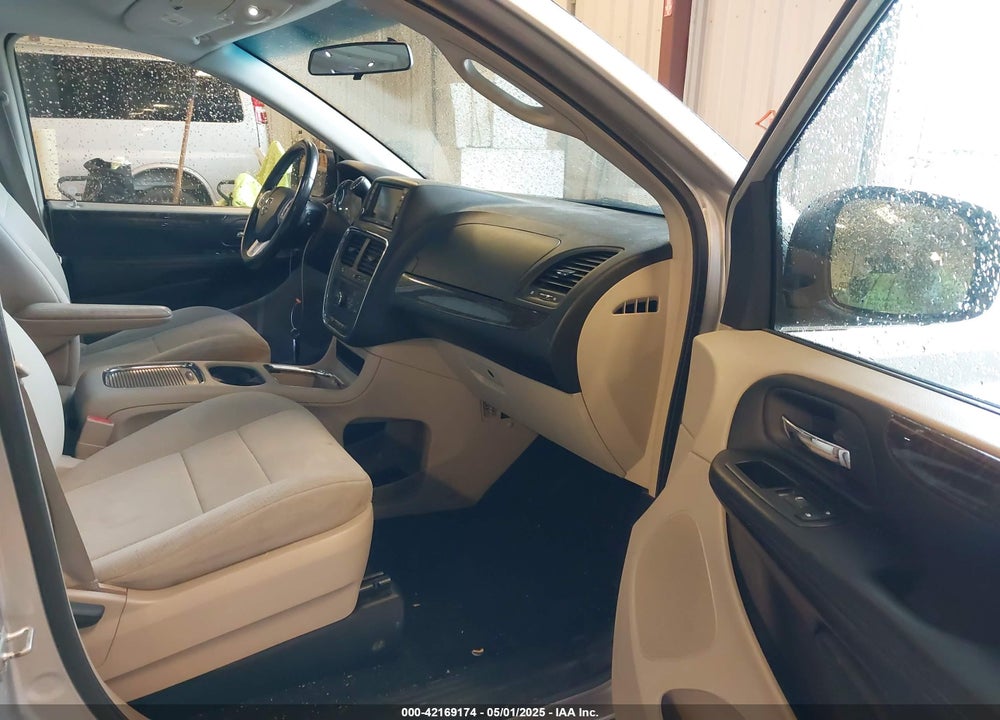 2011 DODGE GRAND CARAVAN VIN: 2D4RN5DG6BR755601