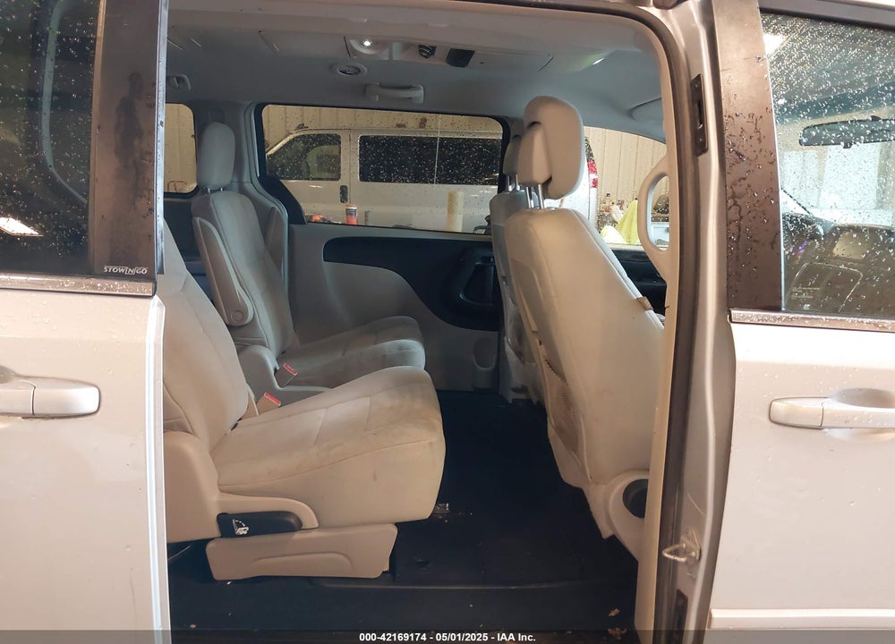 2011 DODGE GRAND CARAVAN VIN: 2D4RN5DG6BR755601
