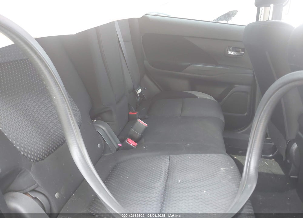 2016 MITSUBISHI OUTLANDER ES VIN: JA4AD2A31GZ045865