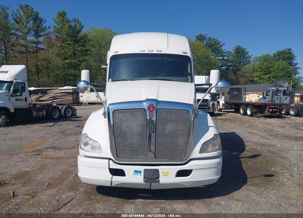 2017 KENWORTH T680 VIN: 1XKYDP9X6HJ145831