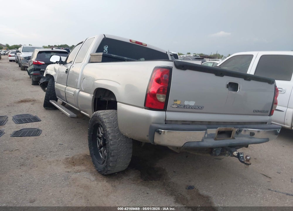 2005 CHEVROLET SILVERADO 1500 LS VIN: 2GCEC19V451114225