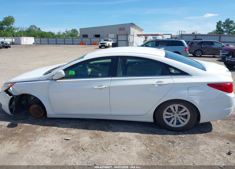 2013 HYUNDAI SONATA GLS VIN: 5NPEB4AC2DH573393