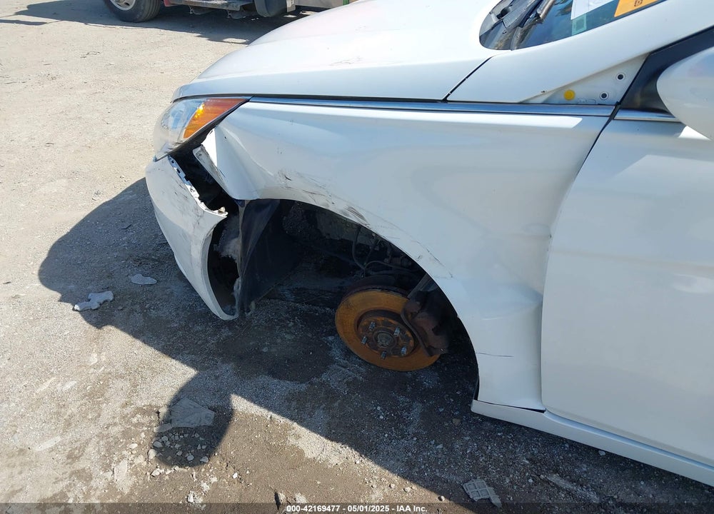 2013 HYUNDAI SONATA GLS VIN: 5NPEB4AC2DH573393