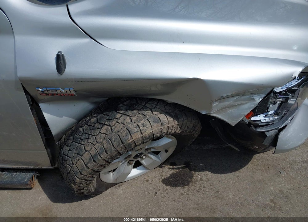 2017 RAM 1500 VIN: 1C6RR6GT7HS520333