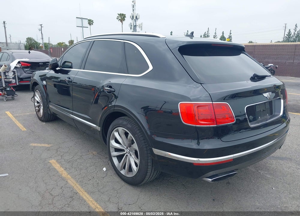 2017 BENTLEY BENTAYGA VIN: SJAAC2ZV7HC015838