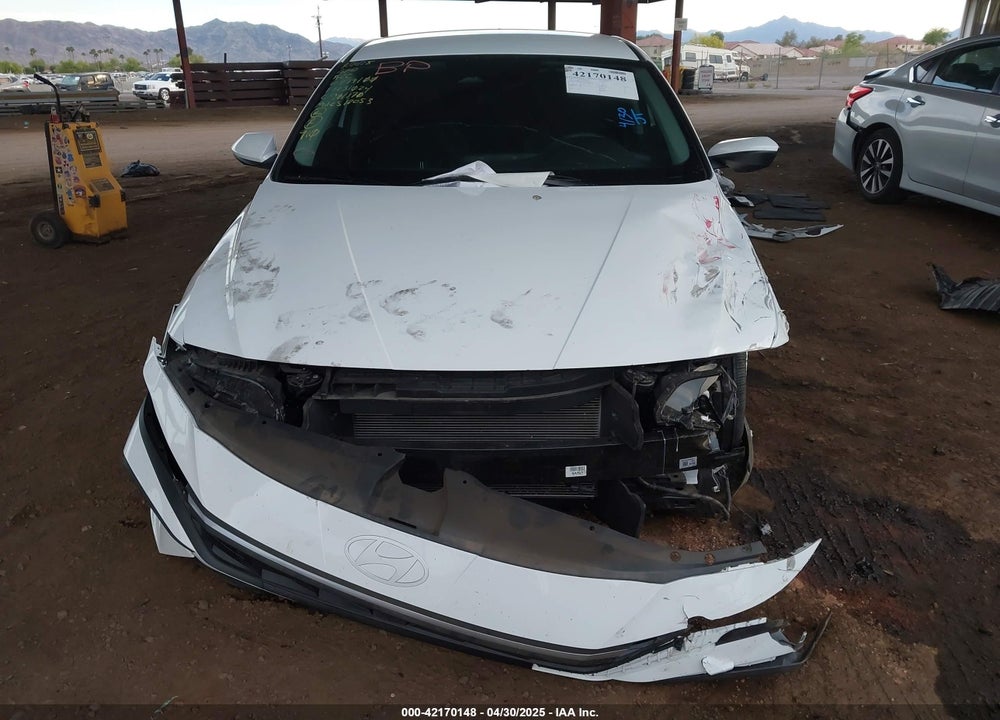 2024 HYUNDAI ELANTRA VIN: KMHLM4DG4RU779100
