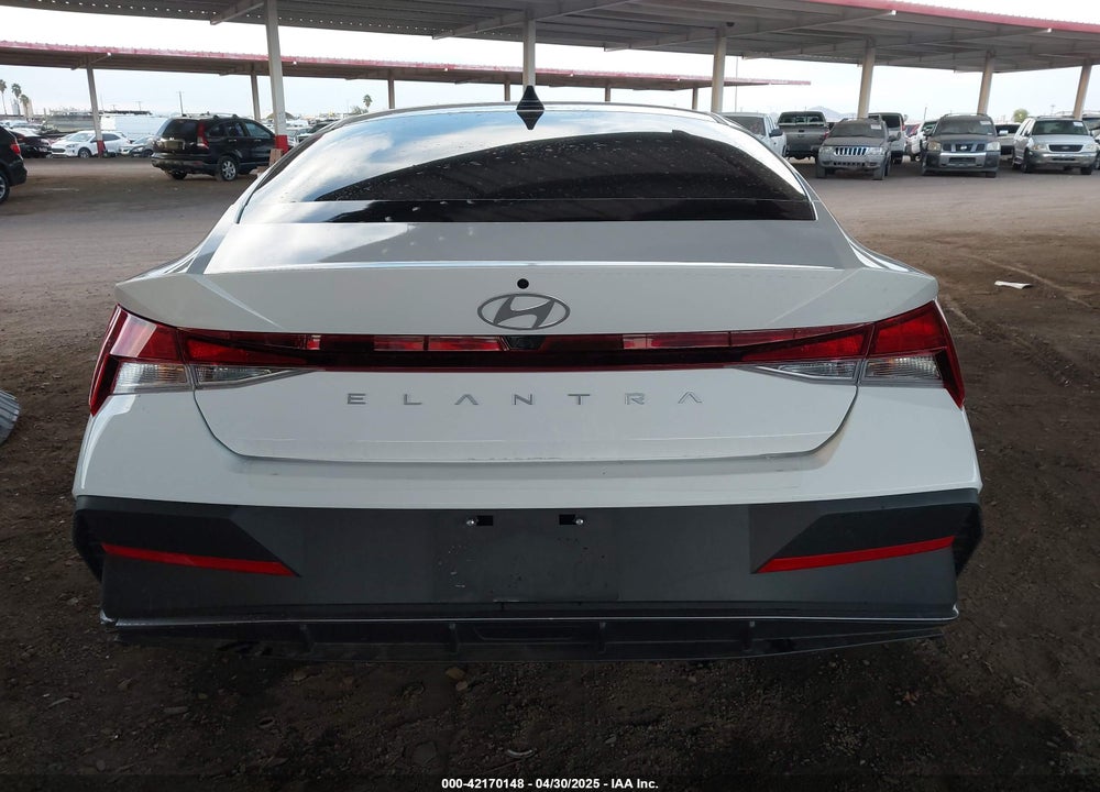 2024 HYUNDAI ELANTRA VIN: KMHLM4DG4RU779100