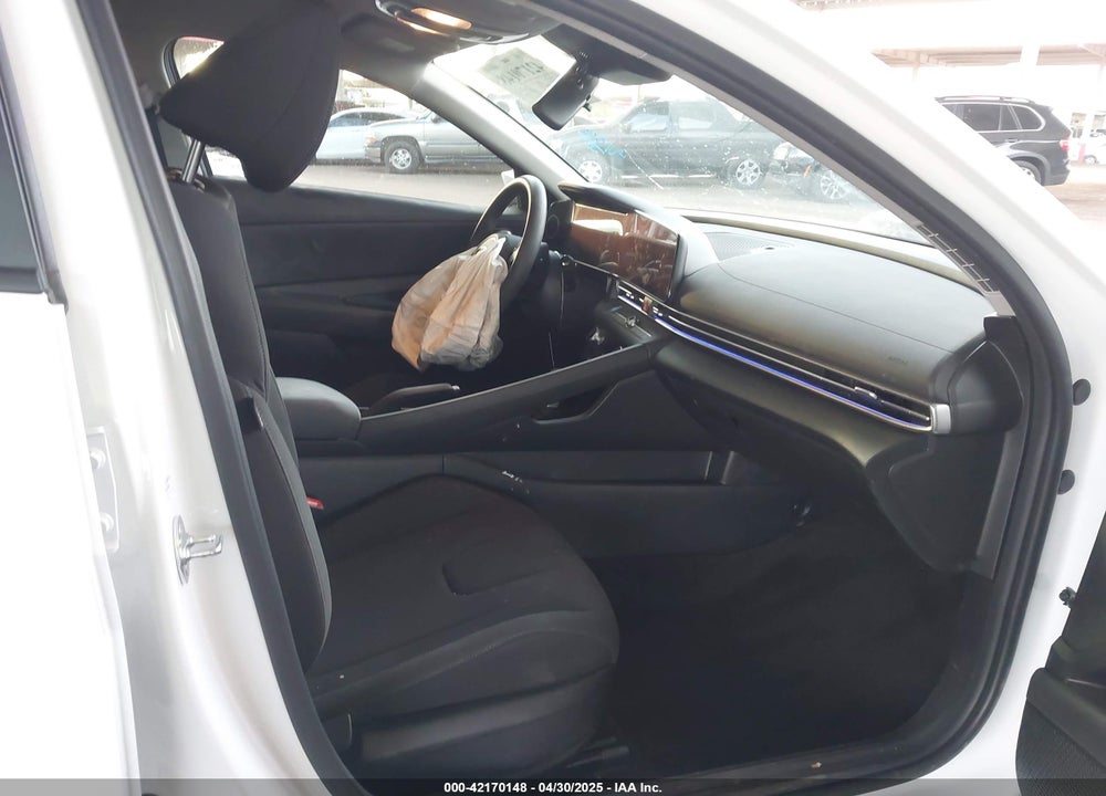 2024 HYUNDAI ELANTRA VIN: KMHLM4DG4RU779100