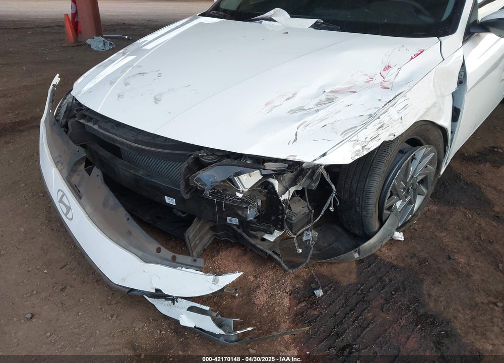2024 HYUNDAI ELANTRA VIN: KMHLM4DG4RU779100