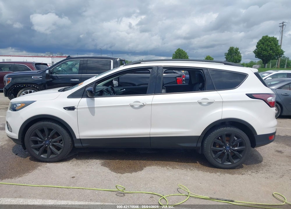 2018 FORD ESCAPE VIN: 1FMCU0GD4JUA82802