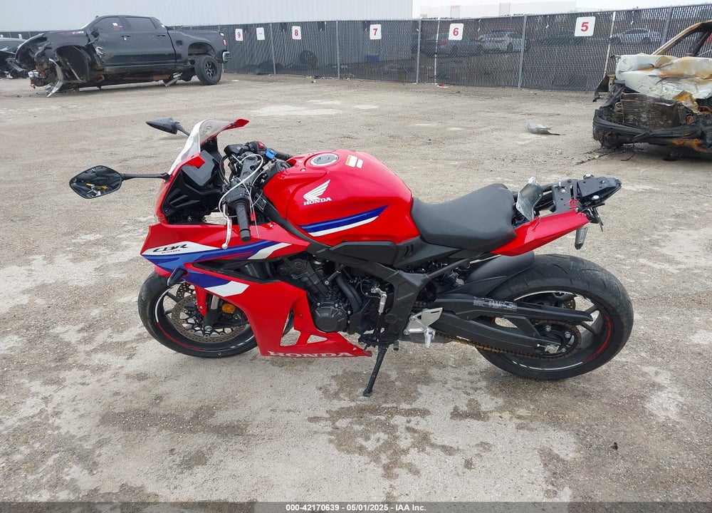 2024 HONDA CBR650 R VIN: MLHRH1558R5000397