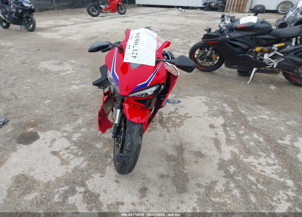 2024 HONDA CBR650 R VIN: MLHRH1558R5000397