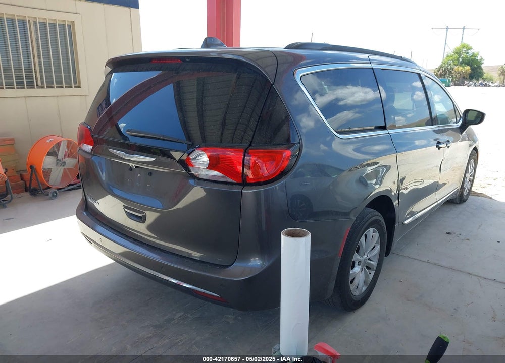 2017 CHRYSLER PACIFICA TOURING L VIN: 2C4RC1BG3HR739427