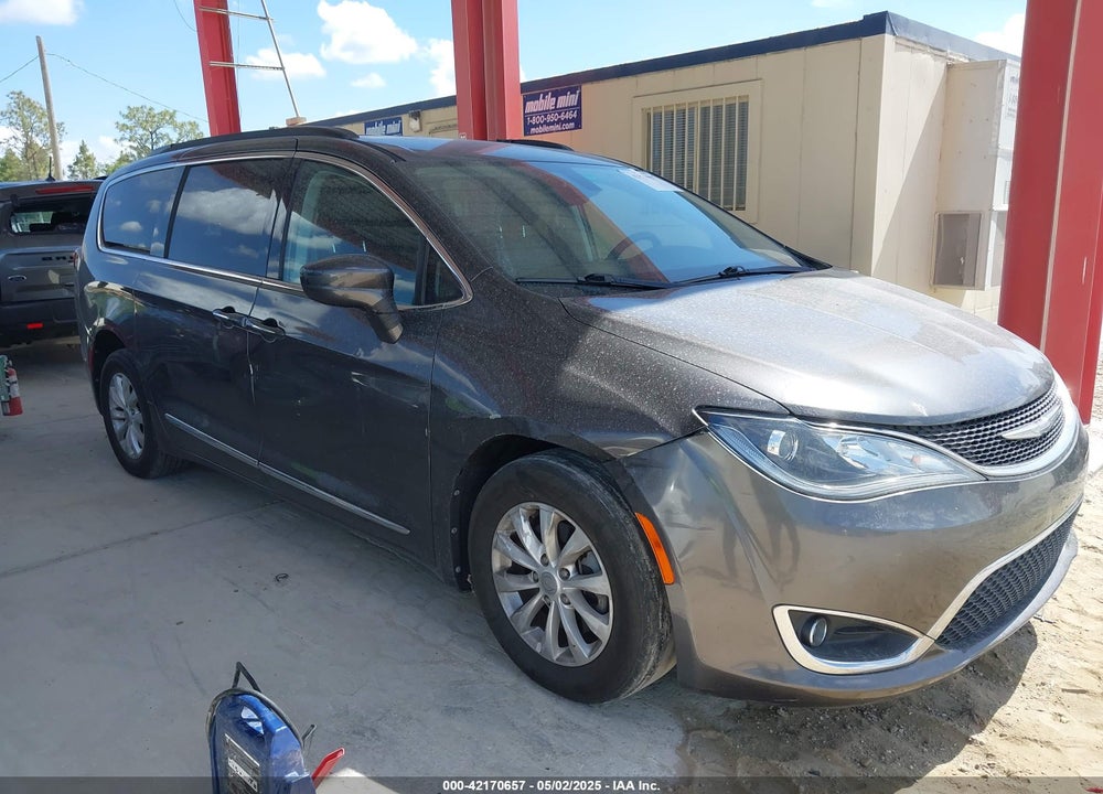 2017 CHRYSLER PACIFICA TOURING L VIN: 2C4RC1BG3HR739427