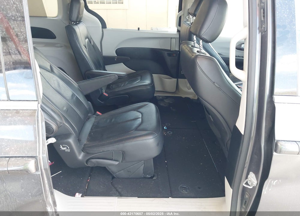 2017 CHRYSLER PACIFICA TOURING L VIN: 2C4RC1BG3HR739427