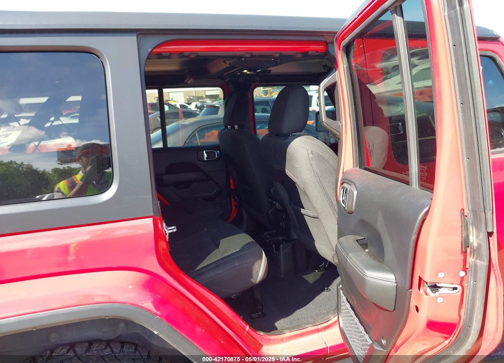 2019 JEEP WRANGLER UNLIMITED SAHARA 4X4 VIN: 1C4HJXEG7KW551864