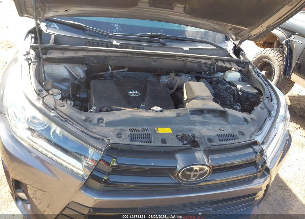 2018 TOYOTA HIGHLANDER VIN: 5TDKZRFH4JS548677