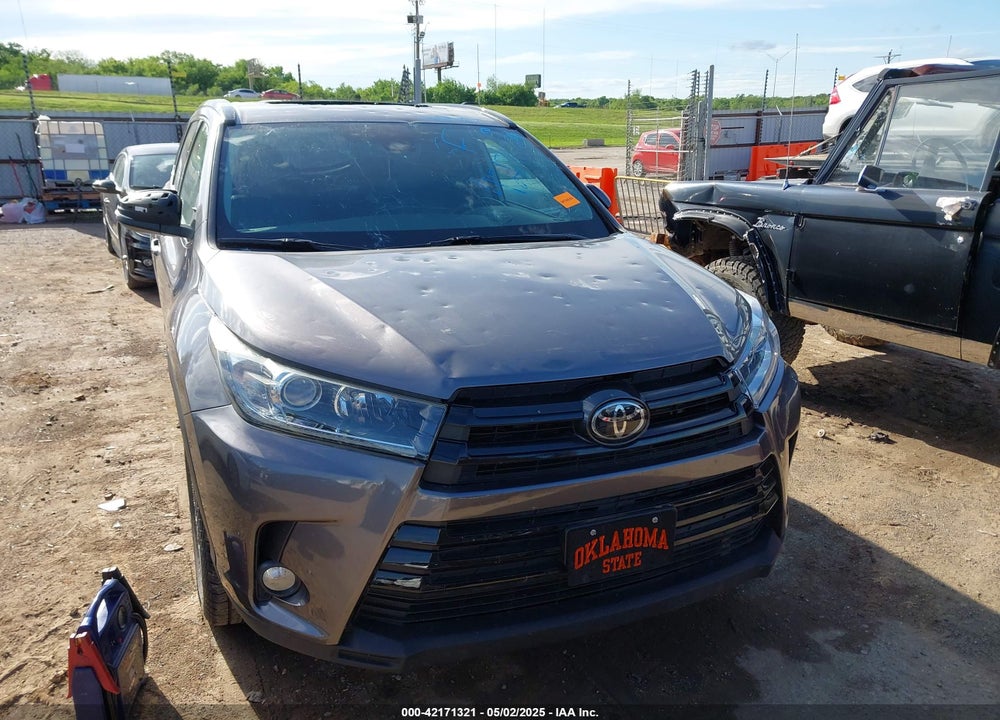 2018 TOYOTA HIGHLANDER VIN: 5TDKZRFH4JS548677