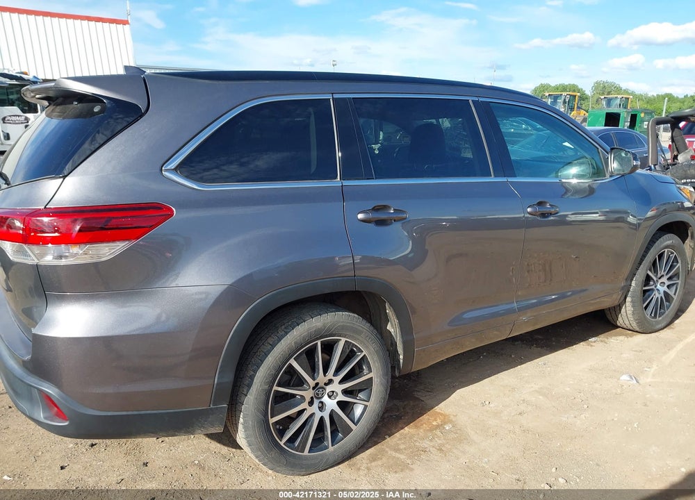 2018 TOYOTA HIGHLANDER VIN: 5TDKZRFH4JS548677