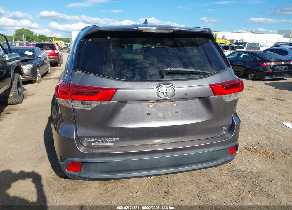 2018 TOYOTA HIGHLANDER VIN: 5TDKZRFH4JS548677