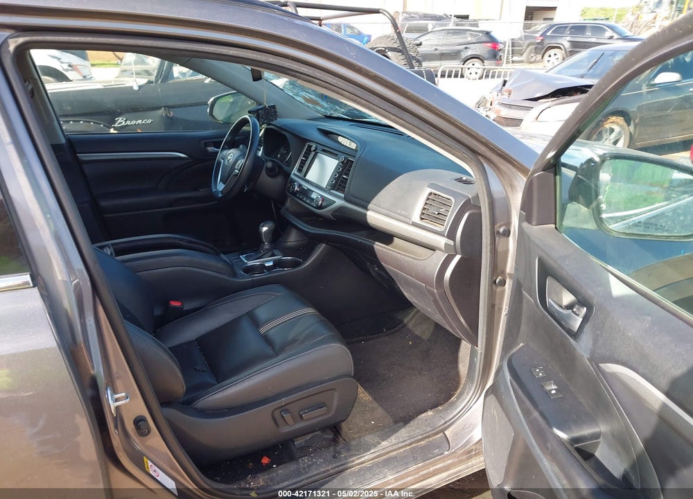 2018 TOYOTA HIGHLANDER VIN: 5TDKZRFH4JS548677