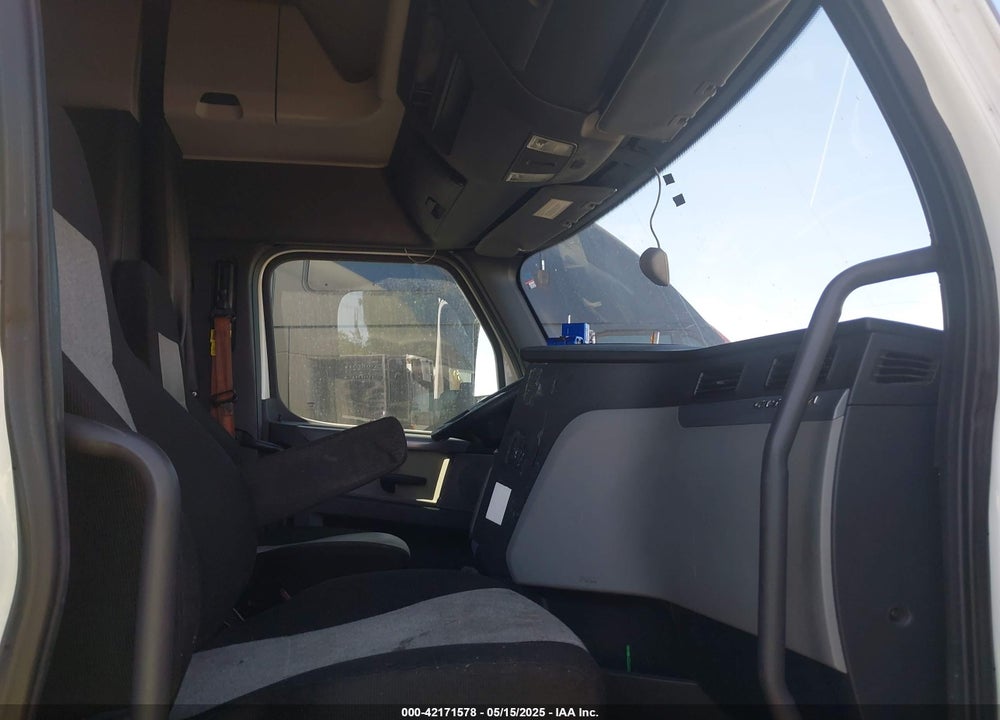 2020 FREIGHTLINER NEW CASCADIA 126 VIN: 3AKJHHDRXLSKL7857