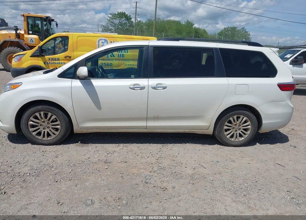 2017 TOYOTA SIENNA XLE PREMIUM 8 PASSENGER VIN: 5TDYZ3DC9HS889730
