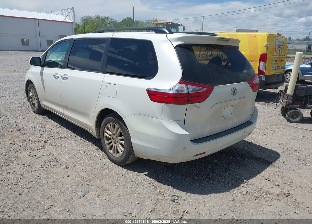 2017 TOYOTA SIENNA XLE PREMIUM 8 PASSENGER VIN: 5TDYZ3DC9HS889730